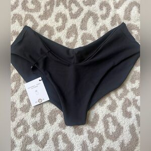 Skatie bikini bottom